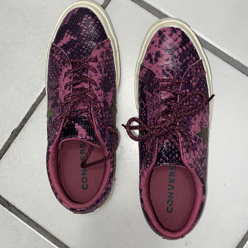 Cute converse, like new!!! ✨💕